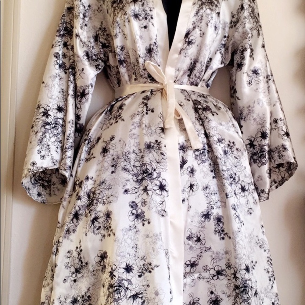 Robe / kimonos - Picture 3 of 4